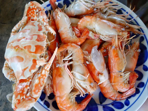 蓝蟹和虾或辣虾蒸花蟹 — 图库照片