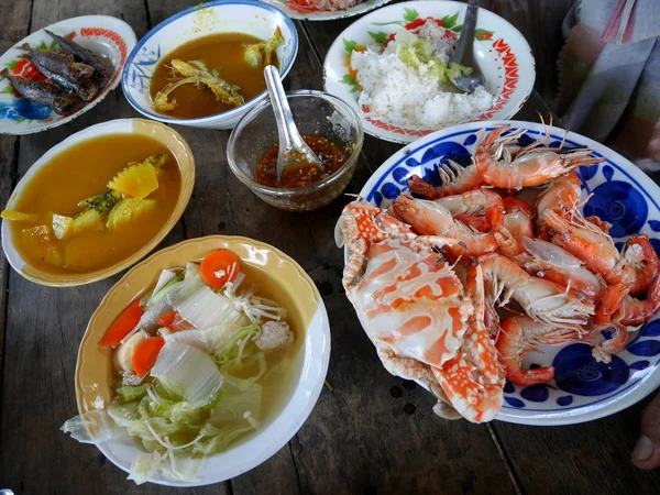 Geleneksel öğle yemekleri Mama seti Güney Tay tarzı ve bo — Stok fotoğraf