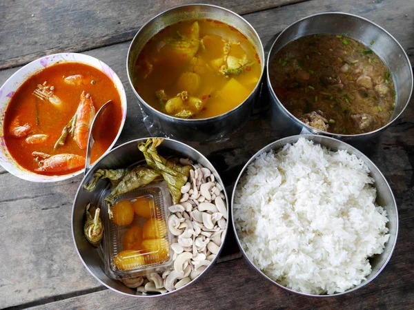 Tradiční oběd kuchyně potraviny sada Jižní thajském stylu — Stock fotografie