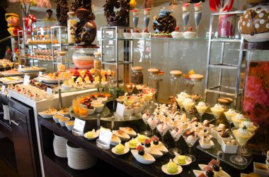 Şekerli tatlı snack ve yemek büfesi kek hattı 