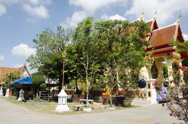 Wat Wachirathammasatit ou wat thung templo satit em Bangkok, Tha — Fotografia de Stock