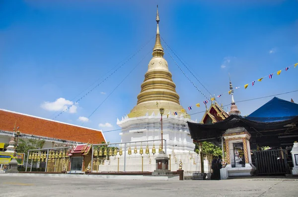 在曼谷，Tha 的 Wat Wachirathammasatit 或扫管笏童 satit 寺 — 图库照片