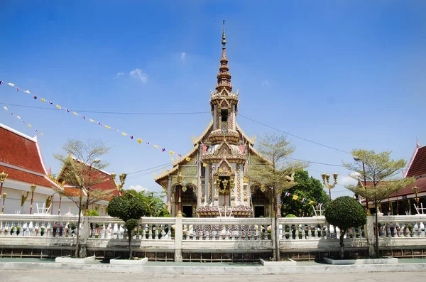 Wat Wachirathammasatit ou wat thung templo satit em Bangkok, Tha — Fotografia de Stock