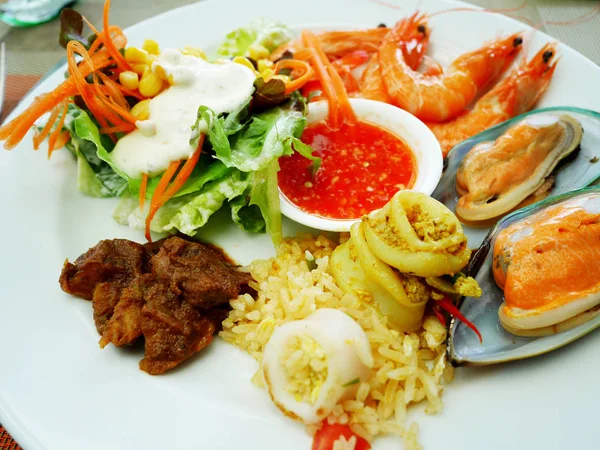 Foodservice ontbijtbuffet in restaurant in Thailand — Stockfoto