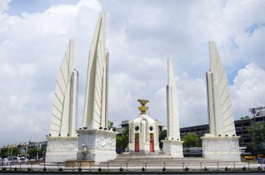 Demokrasi Anıtı, Bangkok merkezinde genel bir abidesi
