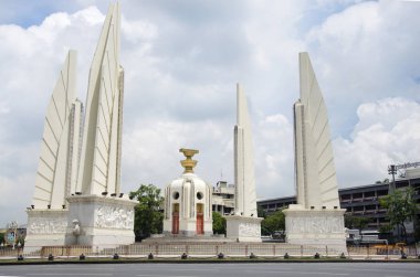 Demokrasi Anıtı, Bangkok merkezinde genel bir abidesi