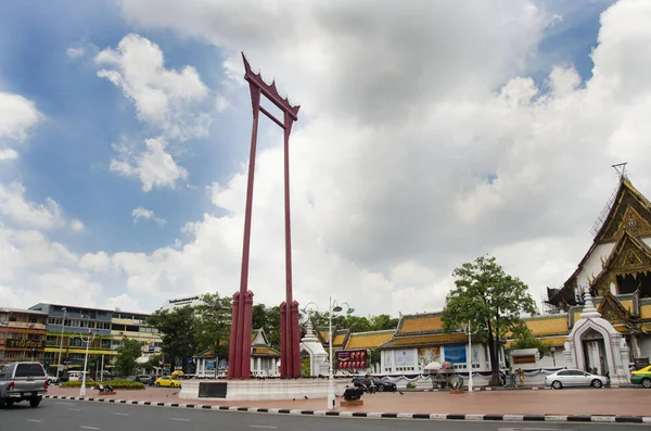 Riesenschaukel oder sao chingcha ist eine religiöse Struktur in phra nak — Stockfoto