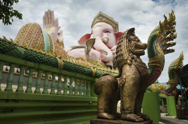 Tay denilen Phra Pikanet, Ganesh heykel pembe renk için açık