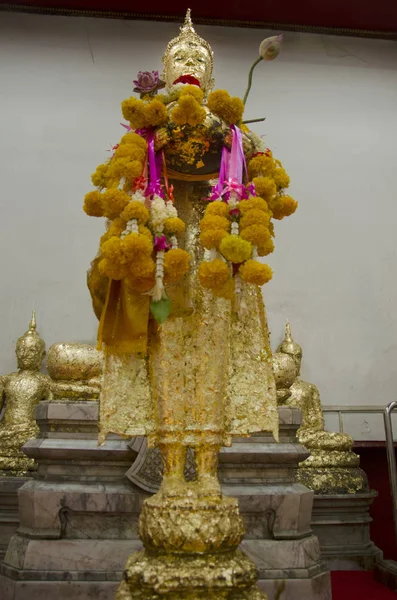 Posąg Buddy Luang Pho Ban Laem dla modląc się szacunkiem mieszkańców Tajlandii — Zdjęcie stockowe
