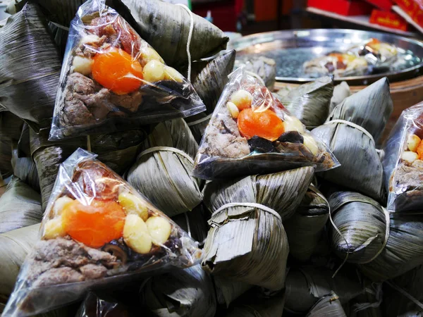 Receita de bolinhos de arroz pegajoso chinês ou Zongzi é um tradicional — Fotografia de Stock