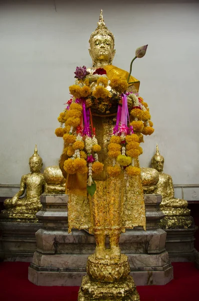 Luang Pho Ban Laem Buda heykeli Tay insanlar için saygı dua — Stok fotoğraf