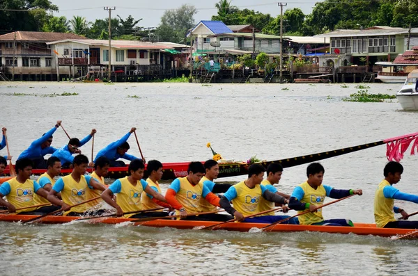 Thaise mensen toetreden wedstrijd en concurrentie in thailand traditionele l — Stockfoto