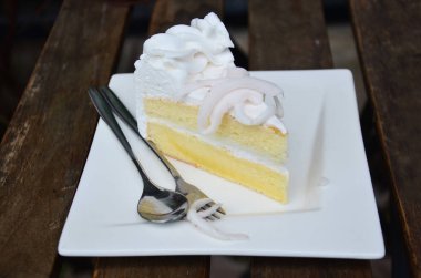 Hindistan cevizli kek masada