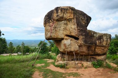 Mor Hin Khao veya Tay Stonehenge Phu Laenkha Ulusal par