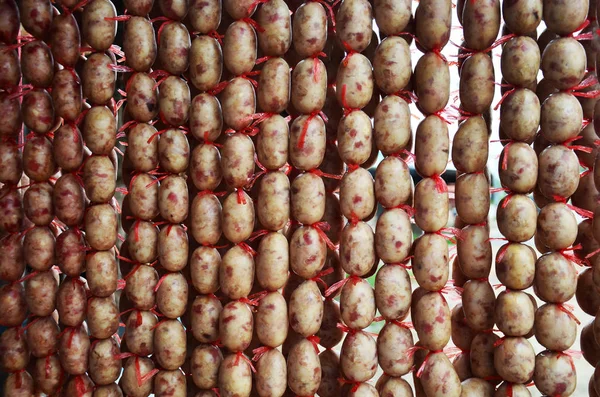 Thailändische Würstchen der traditionellen Nahrung des Nordostens, genannt Mama — Stockfoto