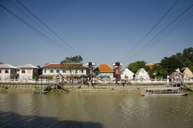 Asyalılar ve yabancı Gezgin chao phra arasında teleferik kullanmak