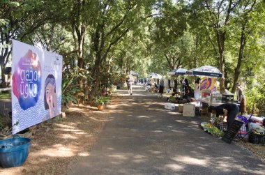 Seyahat ve alışveriş Tay insanlar ve yabancı gezginler