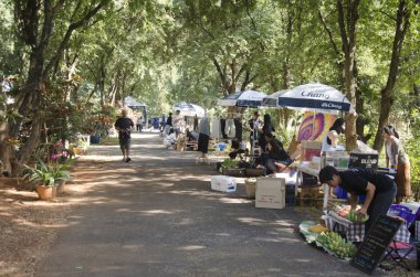 Seyahat ve alışveriş Tay insanlar ve yabancı gezginler