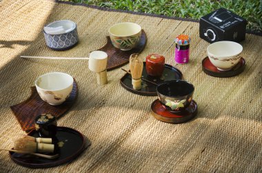 İnsanların hazırlamak ve yapım sado chanoyu ya da Japon çay töreni,
