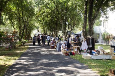 Seyahat ve alışveriş Tay insanlar ve yabancı gezginler