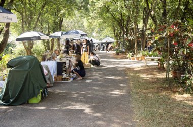 Seyahat ve alışveriş Tay insanlar ve yabancı gezginler