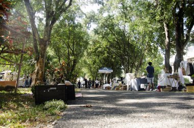 Seyahat ve alışveriş Tay insanlar ve yabancı gezginler