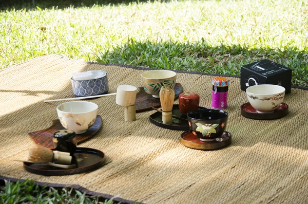 İnsanların hazırlamak ve yapım sado chanoyu ya da Japon çay töreni,