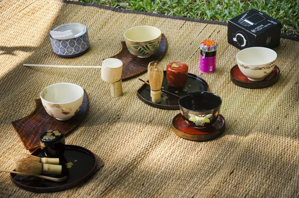 İnsanların hazırlamak ve yapım sado chanoyu ya da Japon çay töreni,