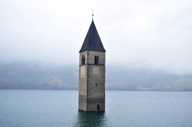 Reschensee batık Kulesi kilise Resias Gölü Bolz daha derine