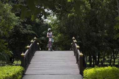 Yolcuları Sri Nakhon Khuean yürüyüş ve Bisiklet Bisiklet insanlar