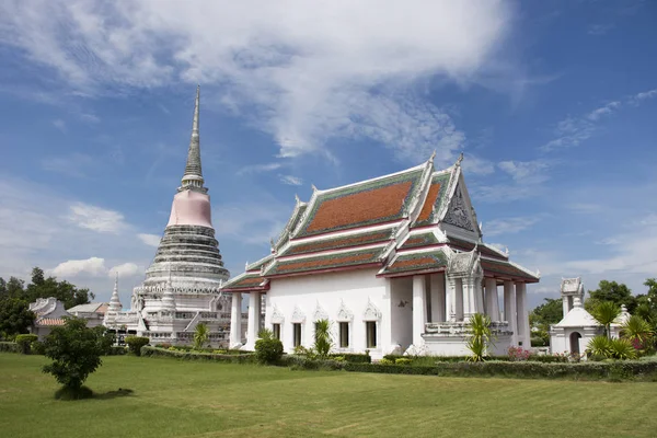 Wat Phra Samut Chedi temple sysblom of Samut Prakan city for peo — Stock Photo, Image