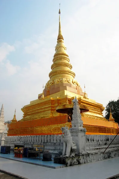 Buda emanetler altın chedi Wat Phra ki Chae Haeng Tapınağı içinde