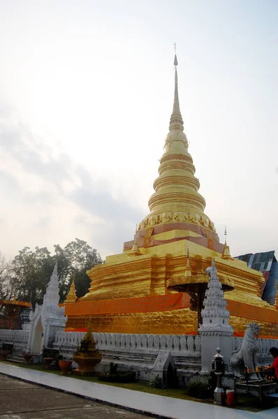 Buda emanetler altın chedi Wat Phra ki Chae Haeng Tapınağı içinde