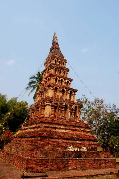 Cegły chedi w świątyni Wat Phaya Wat w Nan, Tajlandia — Zdjęcie stockowe