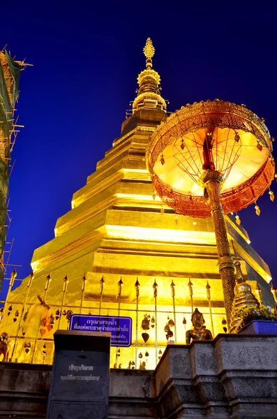 Buda emanetler altın chedi Wat Phra ki Cho Hae Tapınağı içinde