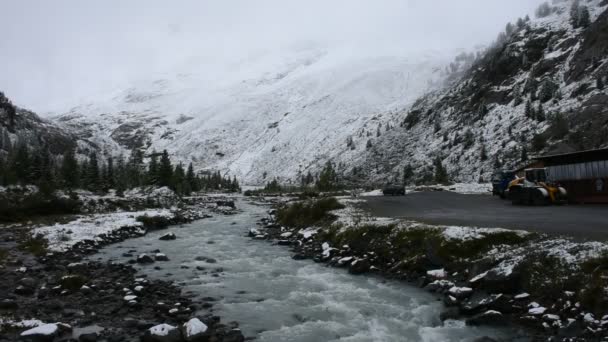 从 Kaunergrat 自然公园 Kaunertal 冰川瀑布流的运动 — 图库视频影像