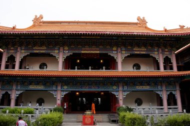 Tay insanlar ve yabancı yolcuları ziyaret edin ve dua Ch saygı