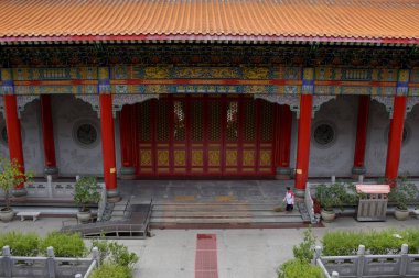 Tay insanlar ve yabancı yolcuları ziyaret edin ve dua Ch saygı