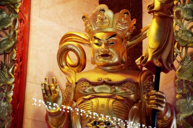 Dört papaz ve dört çek kuzeyde koruyucusu şefi