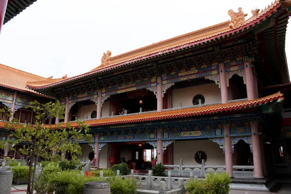 Tay insanlar ve yabancı yolcuları ziyaret edin ve dua Ch saygı