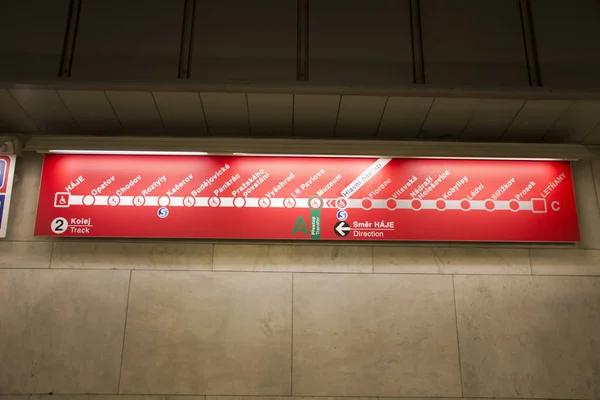 Information guide board for people passengers looking at Prague — Stock Photo, Image