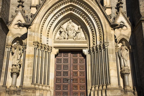 Kościół św Ludmila dla ludzi i cudzoziemca Podróżujący w Czechach — Zdjęcie stockowe