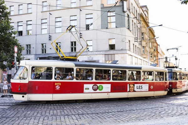 Czechia and foreigner travelers use retro tramway for journey an — Stock Photo, Image