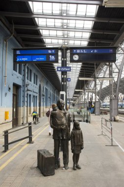 Bronz heykel Çekya aile insanlara Prag merkez tren i