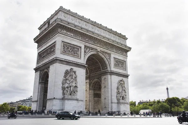 Látogasson el a francia nép és a külföldi travlers séta Diadalív — Stock Fotó