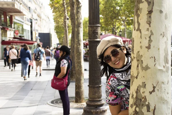 Asian thai women playful and travel visit at sidewalk inLavenue des Champs Elysees — Stock Photo, Image