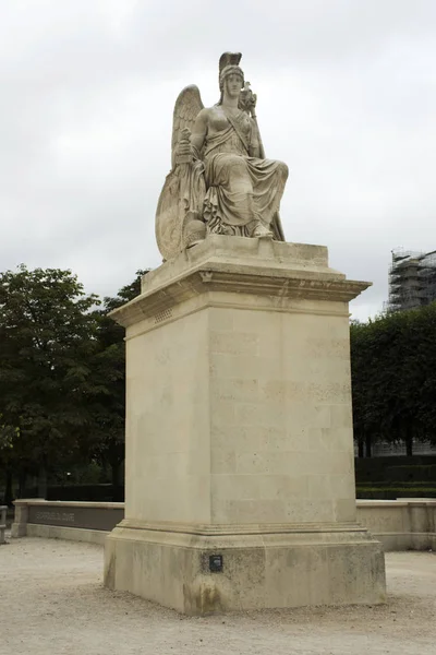 Allegorie standbeeld van zegevierend Frankrijk aan Carrousel Arc de Triomph — Stockfoto