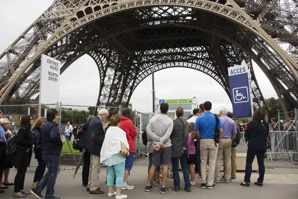 에펠 탑 또는 투어 에펠에 단 철 격자 탑은 — 스톡 사진