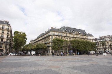 Klasik retro bina ve Fransız insan ve yabancı travele