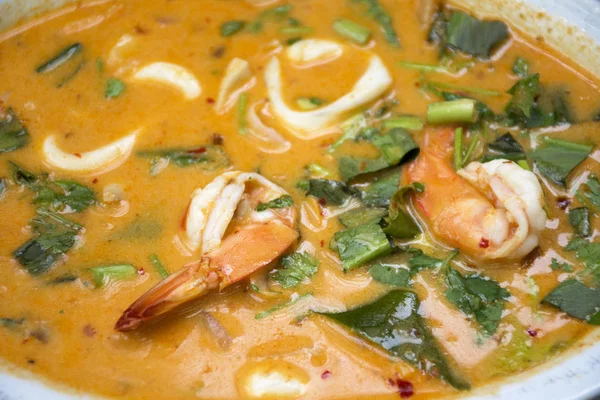 Cibo tailandese chiamato Tom yum goong ricetta di frutti di mare o frutti di mare tailandesi Sp — Foto Stock